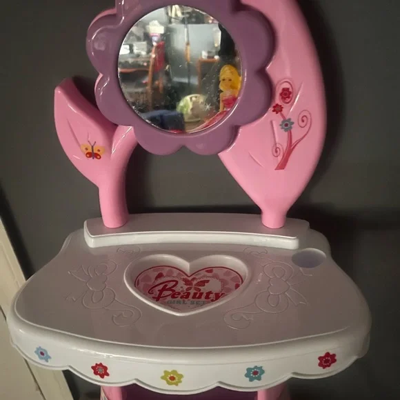 Vanity - Picture 1 of 3